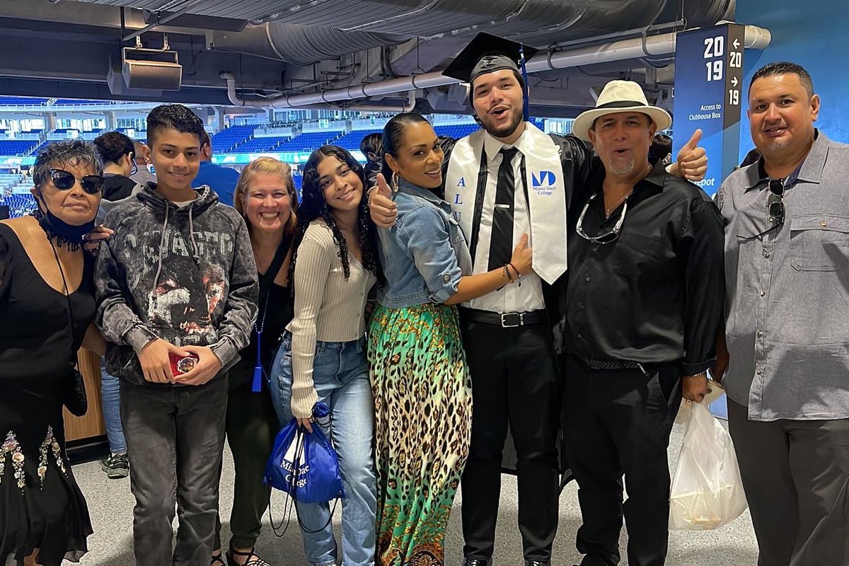 MDCollege's tweet photo. #MDCGrad Commencement 2022 is off to a fantastic start! ๐ Congratulations to the #MDCNorth, #MDCPadron & #MDCWest graduates! ๐๐ฆ
#BeMDC #Grad #Graduation #Classof2022 #Miami https://t.co/HGT53kMdYk