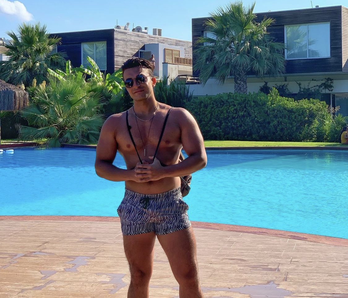 Genetiğine,anatomine çamur atma. Elinden geleni yap vücudun sana en iyi meyveyi verecektir. 👉🏻👉🏻