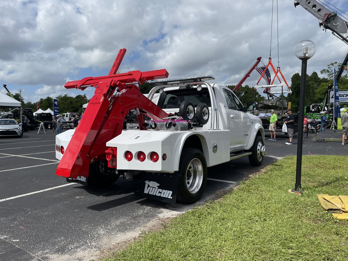 Check out these sneak peek light-duty wreckers used in <a href="/millerind/">Miller Industries</a> demos at the #FloridaTowShow in #Orlando this week. Both new prototypes driven by DewEze Hydraulics. #DewEzeDrivesThis