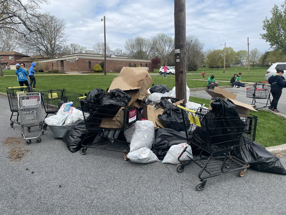 MarvineBASD's tweet photo. Thank you to everyone who helped with our #NorthsideNetwork Community Clean up today!!! Would ya just look at those before and after pictures! #earthday ππ₯³ https://t.co/4YbKV6SERL