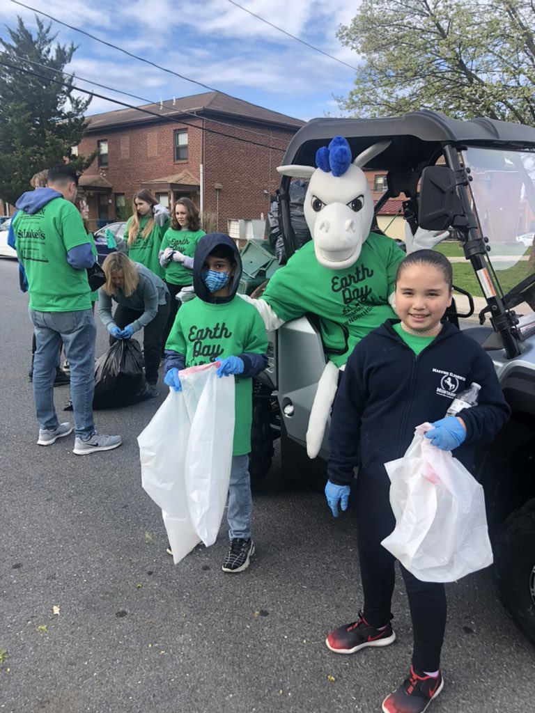 MarvineBASD's tweet photo. Marvin even came out to help with the
#NorthsideNetwork Community Clean Up! #proudmarvinemustang #earthday https://t.co/ufl4GMO6vU
