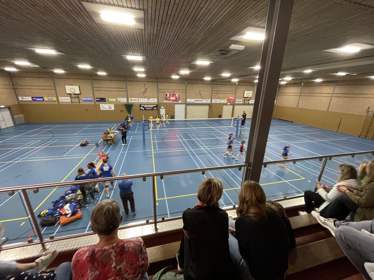 Na een ijzersterk begin wordt een slechte middenfase <a href="/Wevo70/">Wevo'70</a> uiteindelijk fataal in set 3 tegen Halley: 19-25 (1-2) op naar set 4! come on ladies! #wevo70 #weerselo #volleybal