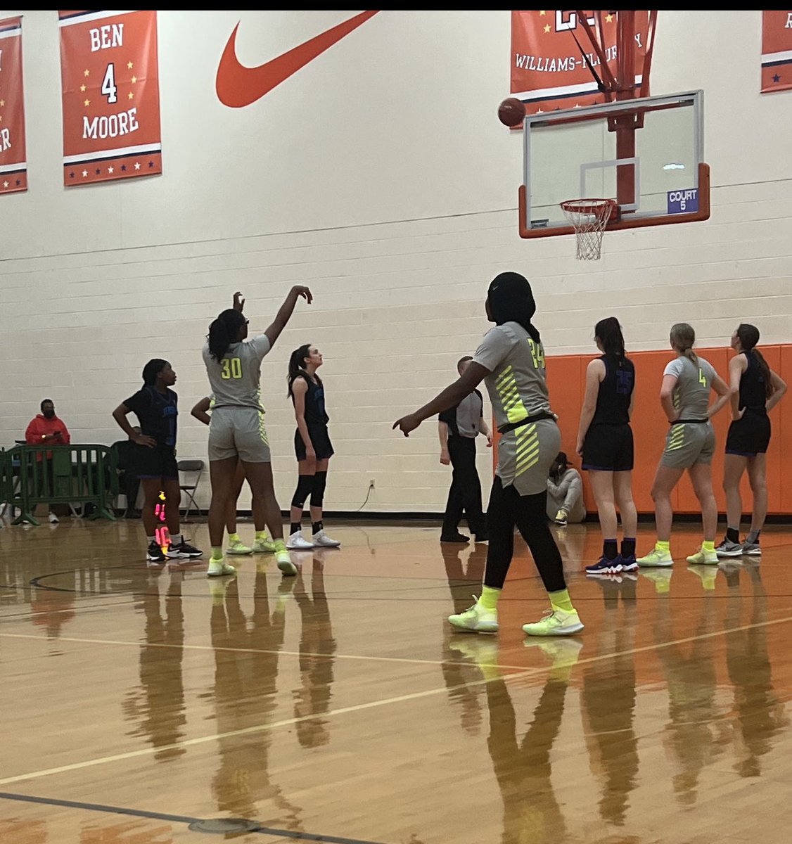 wadesworld32's tweet photo. Philly Rise 16s look very impressive up big this morning. A dominant front line and solid guard play will keep them in the mix all summer. @LBInsider @LBI_Steve @LBI_Carolina @R_SimoneP #BooWilliamsinvitational https://t.co/Wm8fK7DhV8