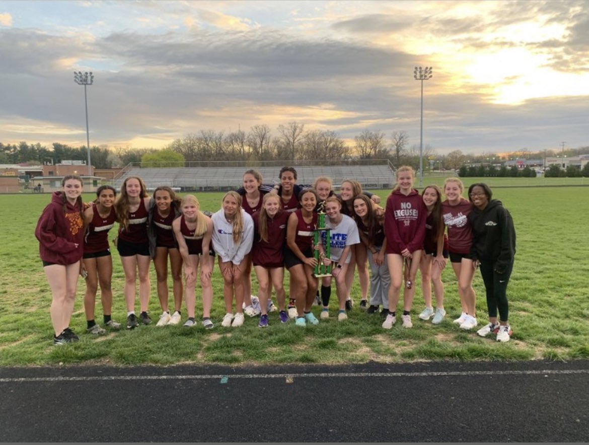 Roader_track's tweet photo. our track athletes did a fantastic job yesterday at the rebel relays meet held at south hagerstown high school !! both the girls and boys teams won by a landslide ! so proud of the team effort !! https://t.co/2cXqFwWXy8