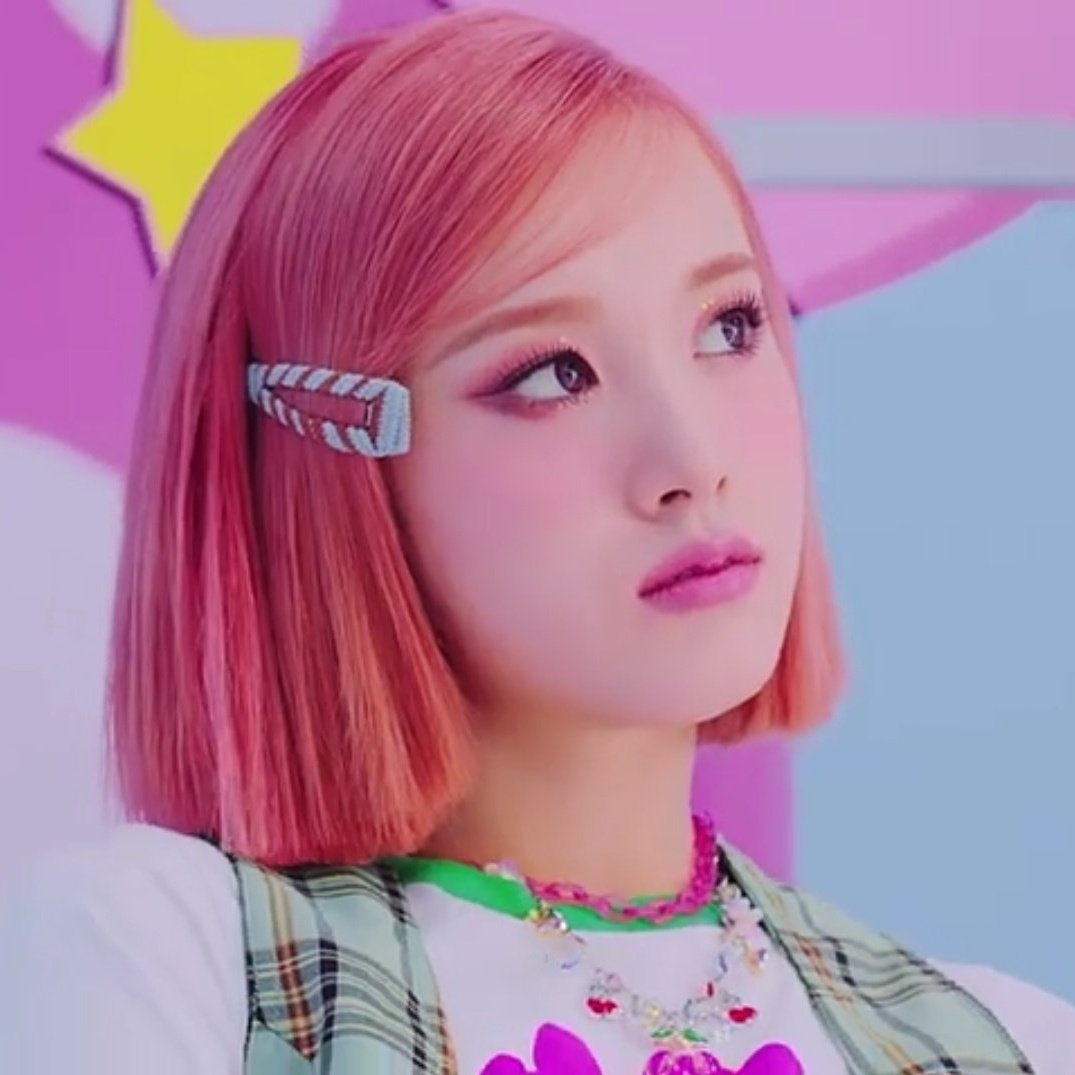 berrykim_'s tweet photo. KPop idols slaying in pink short hair https://t.co/1lP6lOecML