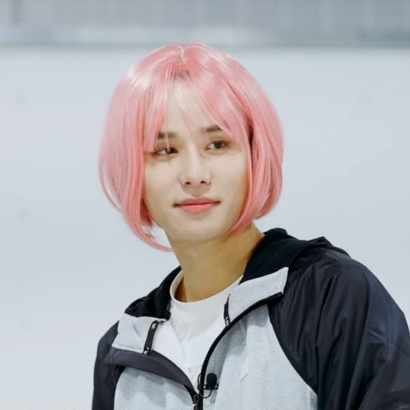 berrykim_'s tweet photo. KPop idols slaying in pink short hair https://t.co/1lP6lOecML