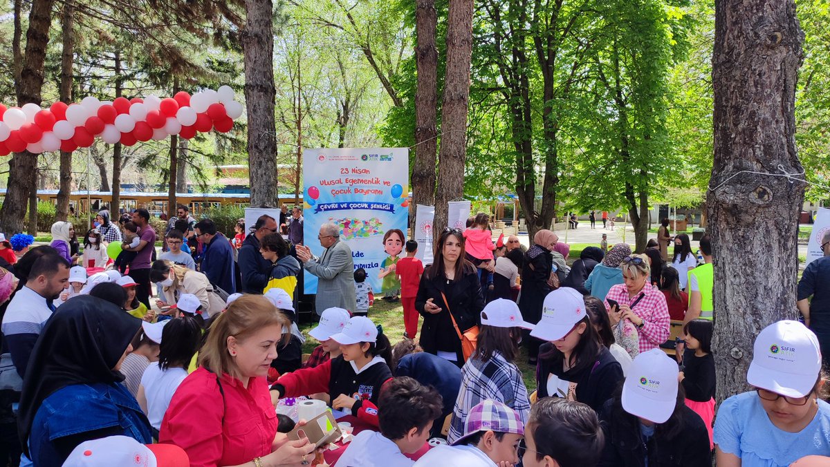 erzincancevre's tweet photo. #23NisanKutluOlsun
#ÇevreVeÇocukSenliği
#Erzincan
Haber : https://t.co/cu6GHOPSld https://t.co/6TAXkwV9nk