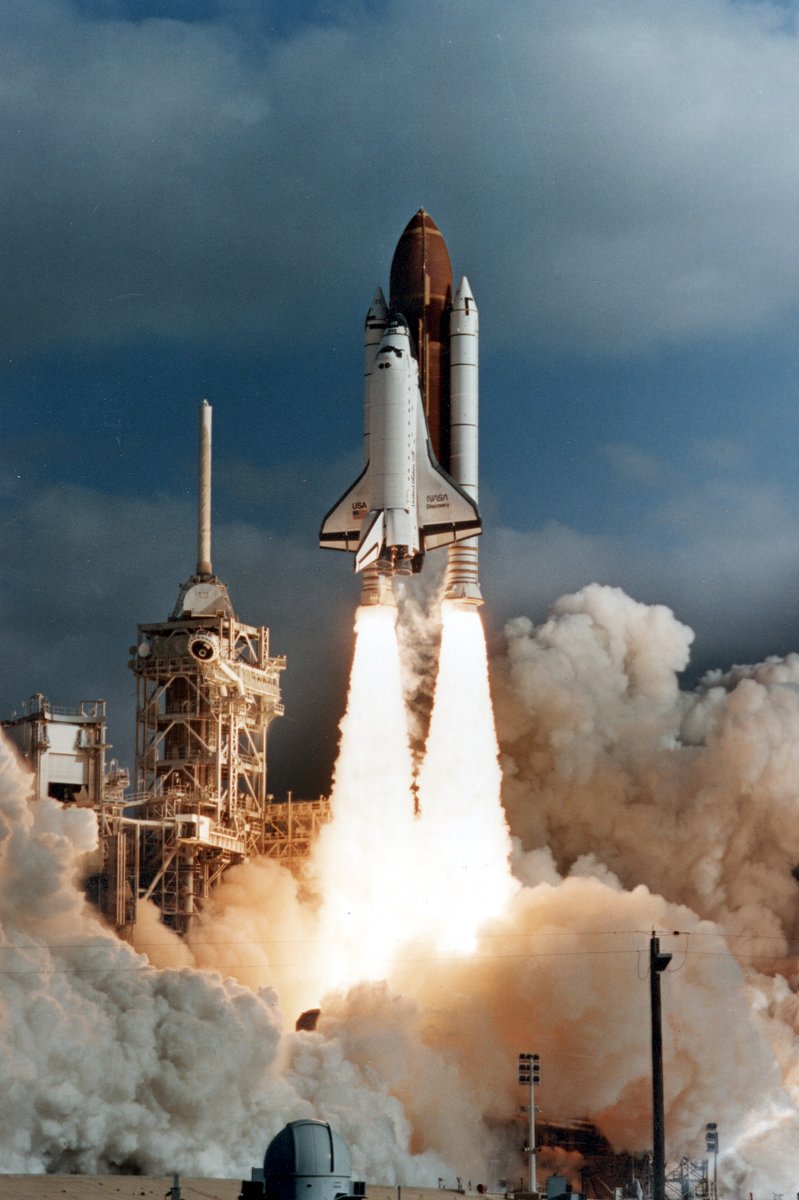 ESA_History's tweet image. #OTD 24 April 1990, the launch of the #NASA/#ESA @HUBBLE_space Telescope🔭on STS-31 #Discovery from pad 39B at the @NASAKennedy Space Centre. Still going strong 32 years later! @esascience @ESA_Webb @NASAhistory 👉 esa.int/Science_Explor…