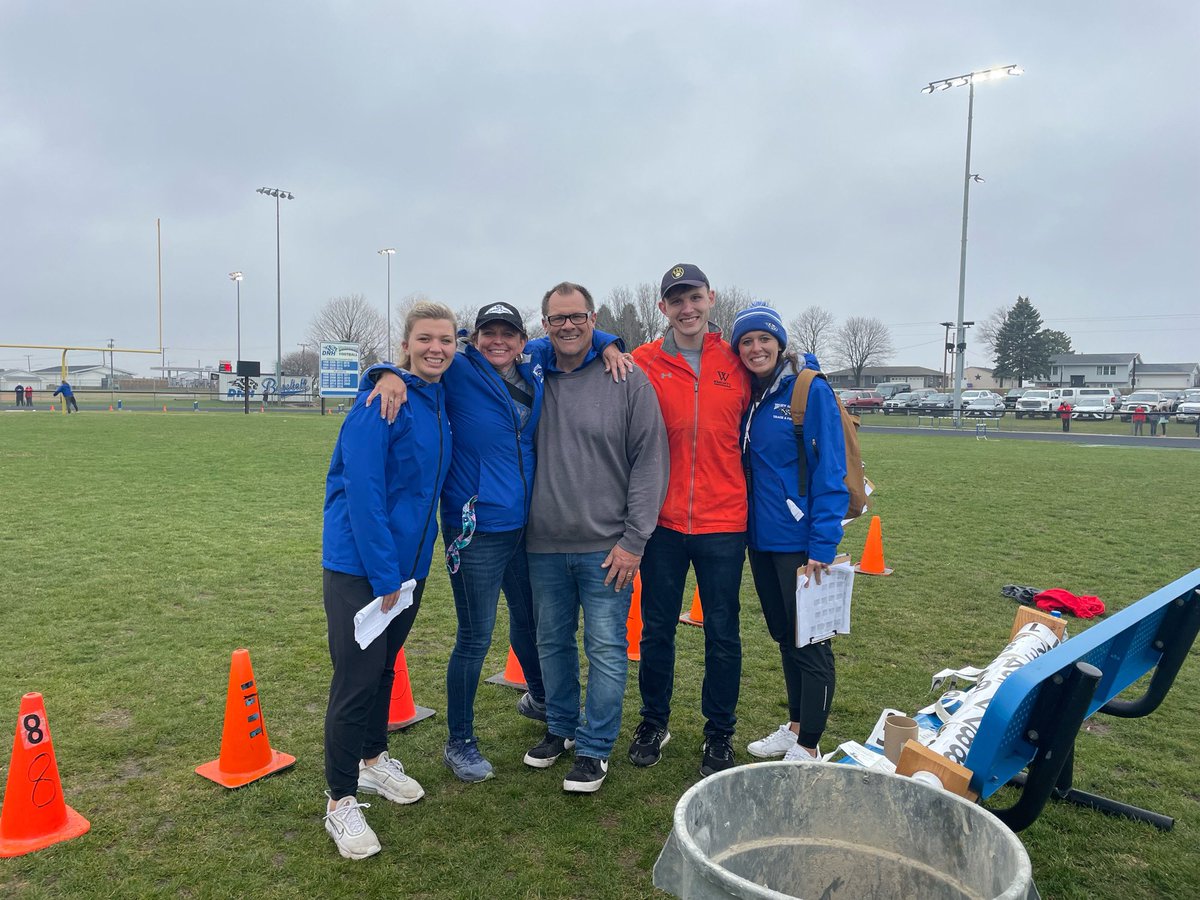 BarryCuvelier's tweet photo. Hosted a JH Coed meet last night.  I have the privilege to coach JH girls with Kayles and the privilege to have the entire family helping run the meet.  I am a blessed Dad and husband! https://t.co/DmLRbQTr65