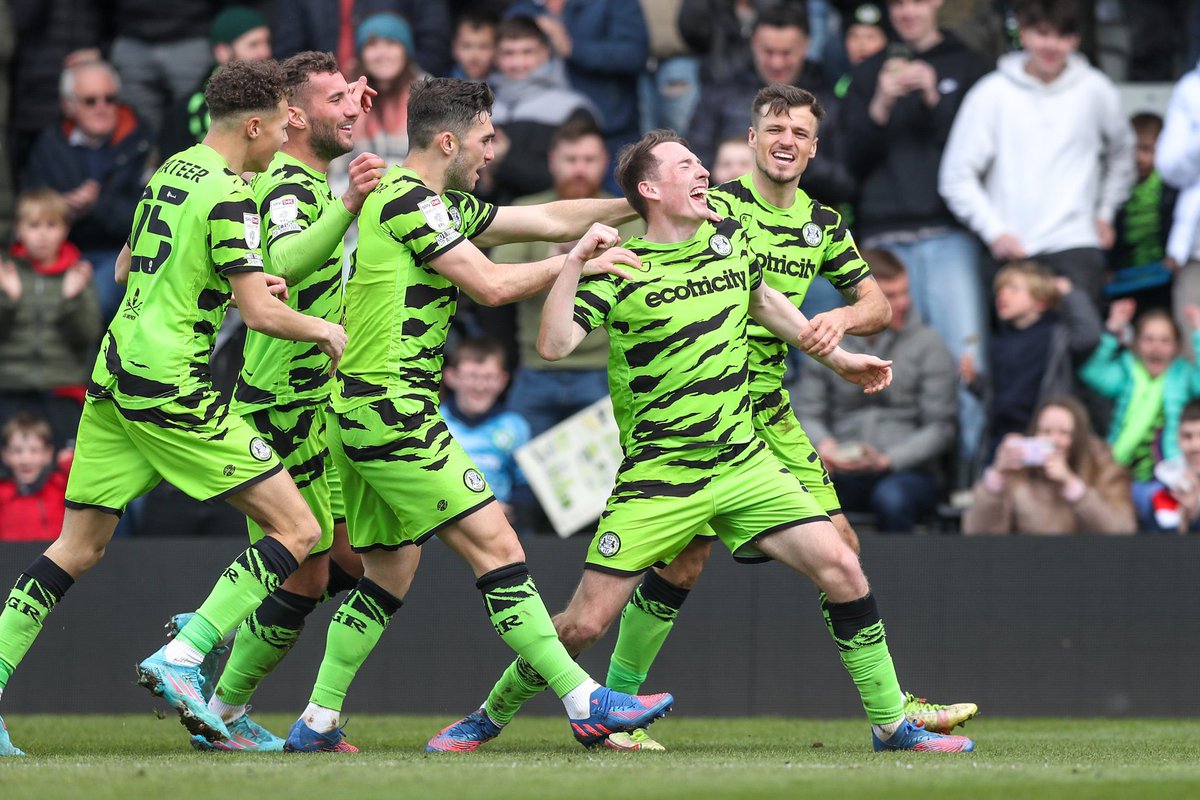 FGR_ARG's tweet photo. ¡¡TERMINÓ EL PARTIDO!! 
¡¡¡FOREST GREEN ROVERS ASCENDIÓ A LA SKY BET LEAGUE ONE POR PRIMERA VEZ EN SU HISTORIA!!! https://t.co/47GVMSIgsP