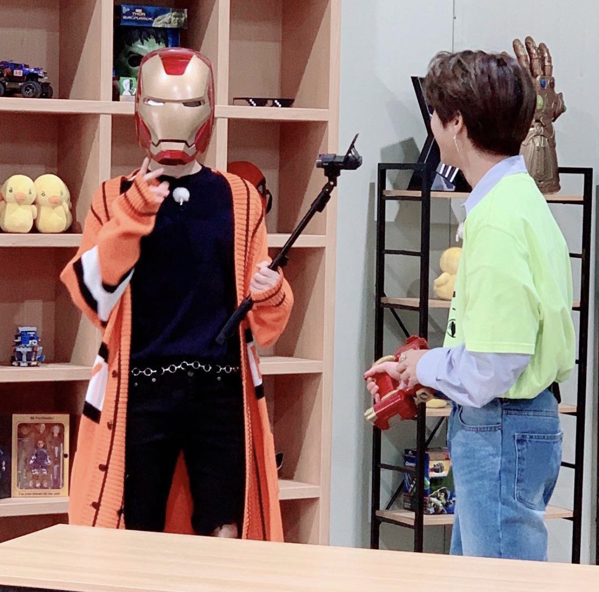 lixnotized's tweet photo. 3 years ago today felix posted this photo of him and han from finding skz! this ep was hilarious bcos felix lost and he had to do the penalty 😂 https://t.co/7r3FbQrJAY