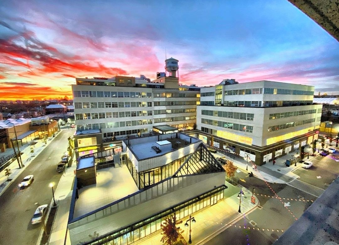 Luxurious one, two and three bedroom apartments available for immediate move-in..
Call to schedule a tour today!
#HechtWarehouse #TheBeautifulDistrict #LoveWhereYouLive #IvyCity #LuxuryLiving #HeartYourHomeAtKettler