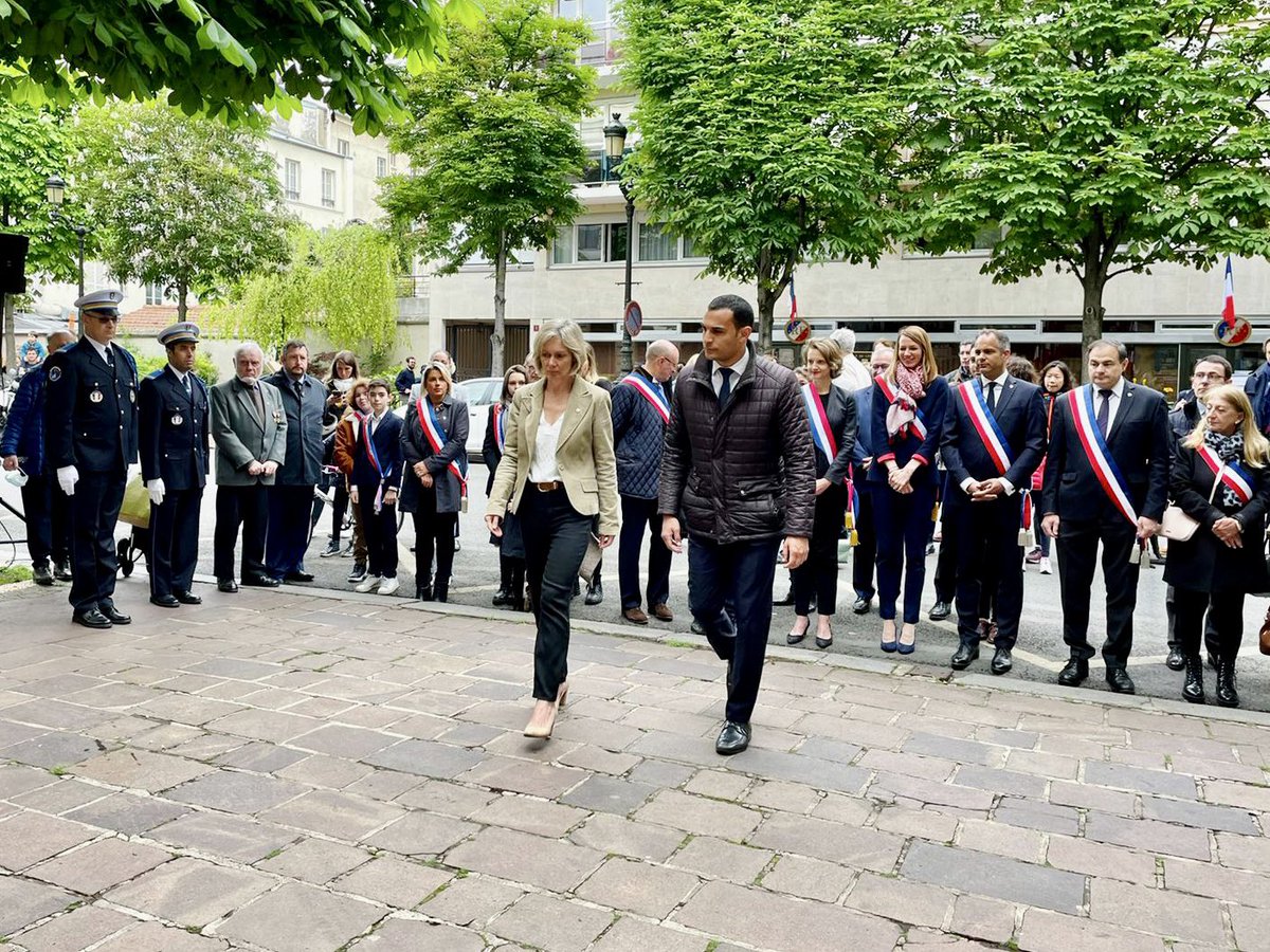 LiesMessatfa's tweet photo. 🇫🇷 77e Hommage au souvenir des victimes et des héros de la déportation. 🇫🇷

Les bourreaux voulaient rajouter au drame de leurs morts, le châtiment de l’oubli. Mais à chaque commémoration, nous leur rappelons l’échec de leur ignominie. #Hommage #Shoah #Resistance #Levallois https://t.co/B1SPlLJv8K