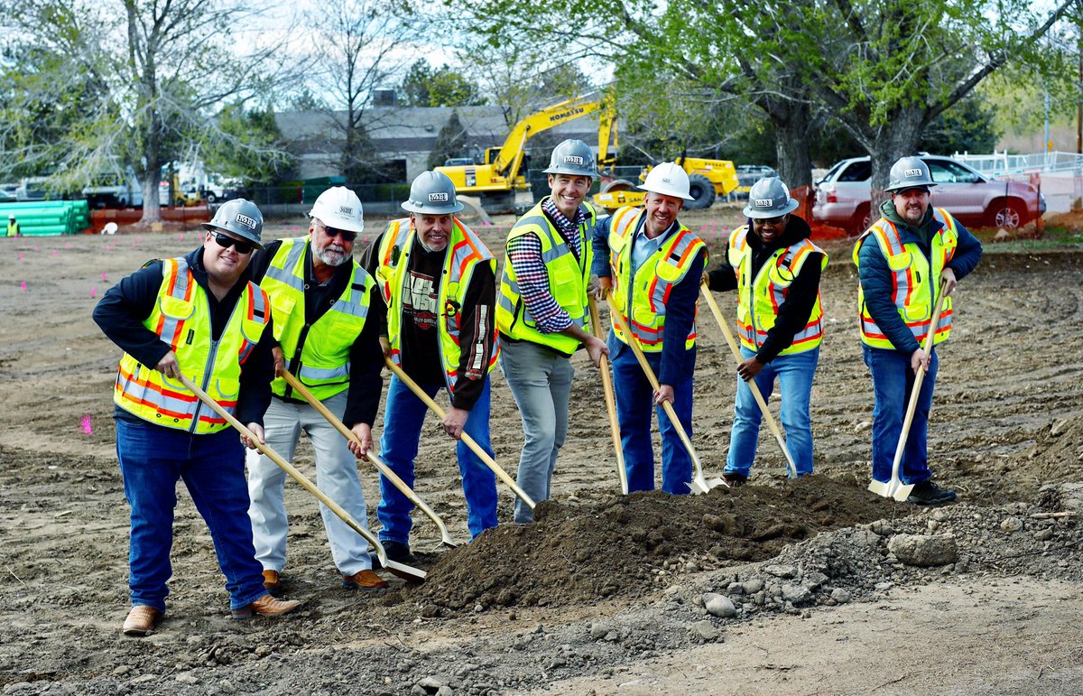 HamiltonMedical's tweet photo. We need more space! Last week Bob Hamilton and our US team broke new ground on our new building site in #Reno #Nevada! After months of planning, the construction of our new office and production building can finnaly start.
#medtech #America #USA #earthwork #sitebuild https://t.co/PSyXOgMQ8y