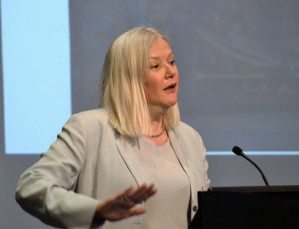 lauraschwartz's tweet photo. It's Administrative Professionals Month and I'd like to shout out @lucybrazier. A leader, lifting up the profession and founder of Executive Support Magazine who had me keynote #ExecSecLive London, Dubai, DC, Johannesburg and whom I just outright admire.
https://t.co/cHquFWeMbJ https://t.co/H0FCHgE3QT