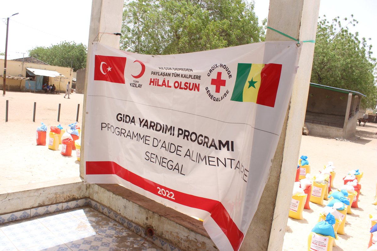 CSenegalaise's tweet photo. The #FoodAidProgram assists 100 heads of households from the 18 villages of the commune of Patar, Arrondt of Niakhar. Developed by @RedCrescent and @CSenegalaise, it has distributed 100 bags of rice (25 kg) and 500 kg of powdered sugar in this part of the Sine, Fatick... https://t.co/64GBg3IRl6