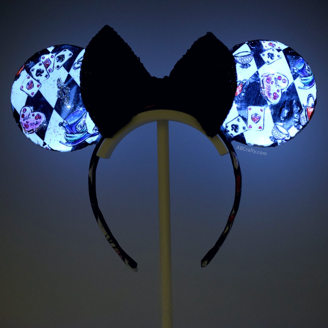 Become the Mad Hatter yourself with these adorable light-up Alice in Wonderland Ears!
Instructions: abcrafty.com/alice-in-wonde…

#Disney #disneyears #mickeyears #minnieears #Disneyland #DisneyWorld #AliceInWonderland #MadHatter #disneycraft