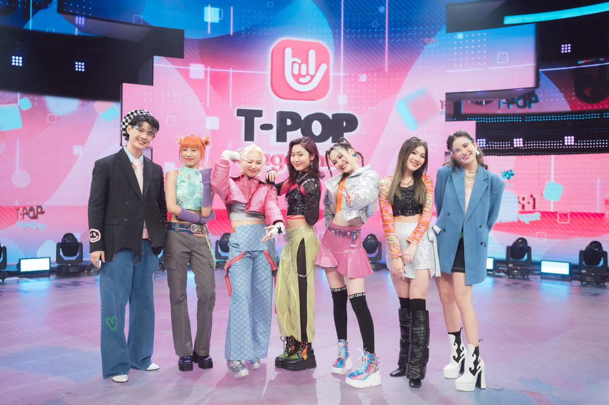 RedSpinOfficial's tweet photo. 🤩 ติดตามชมคลิป Performance ได้ทุกช่���งทางของ @StageTpop เลยนะคะ ขอบคุณรายการ T-Pop Stage Show พี่ MC และพี่ทีมงานที่น่ารักทุกคนนะคะ

รอติดตามคลิปแฟนแคมเดี่ยวและคลิปเบื้องหลังได้เร็วๆ นี้ที่ Youtube: RedSpin TV

#RedSpin
#RedSpinMultiverse
#TPOPSTAGESHOWxREDSPIN
#TPopStageShowEP34 https://t.co/gLfjDwEmkO