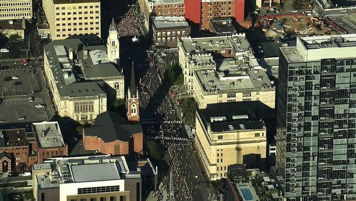 CatherineL_S's tweet photo. A big day for Nashville marathoners..and a big day for my first #Sky5 @NC5 assignment! Loved it!! #myjobiscool https://t.co/AaAvRxL3lp