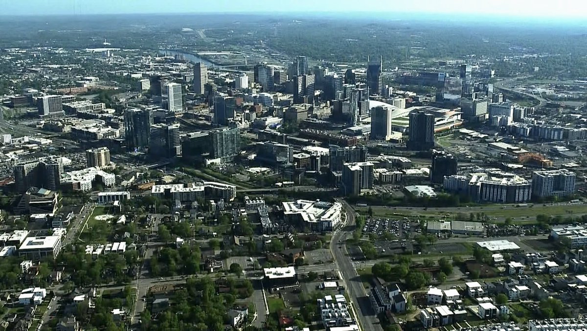 CatherineL_S's tweet photo. A big day for Nashville marathoners..and a big day for my first #Sky5 @NC5 assignment! Loved it!! #myjobiscool https://t.co/AaAvRxL3lp