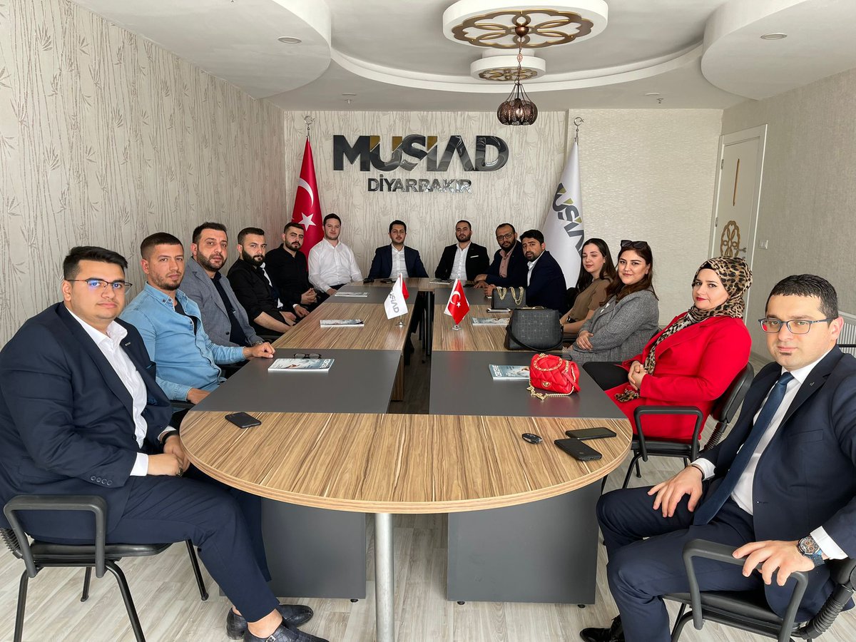 Ramazanın bereketini beraber artırmak için şube iftarlarımıza devam ediyoruz. Bu sefer Diyarbakır şubemizdeydik.

Genç MÜSİAD Diyarbakır şubemizde yönetim kurulu toplantısına katıldık, projelerle alakalı istişare ettik. Şubemizin ilgisi ve misafirperverliği için teşekkür ederiz.