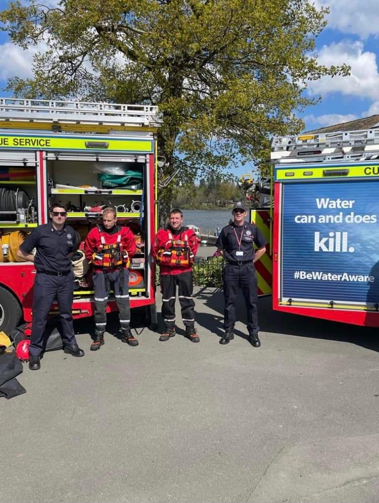fire_barrow's tweet photo. Ahead of National Water Safety Week, crews from @fire_barrow &amp; Windermere have been engaging with the public about staying safe around our waters and how to perform adequate CPR, should you ever need it
@CumbriaFire
@rogerexleyfire 
@CCfrs
#BeWaterAware
#watersafety
#FloatToLive https://t.co/odB97cF1Rj