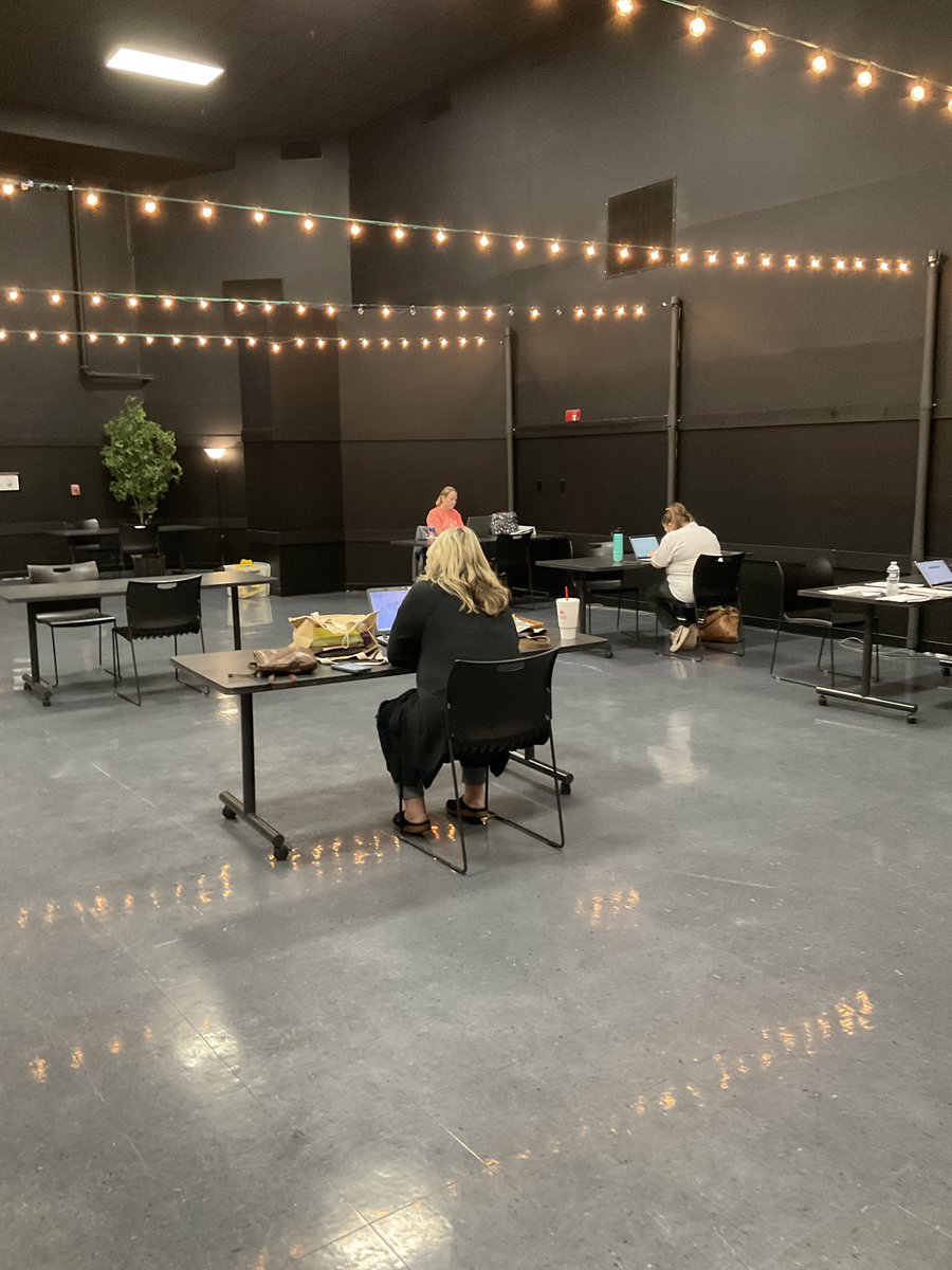 jsuinservice's tweet photo. Candidate feedback and tech support at the @jsuinservice NBCT Writing Retreat today. #jsuric #neverstoplearningalabama #nbct @AlabamaAchieves @mjshields @CynthiaSMcCarty https://t.co/w0tjWL0mLS