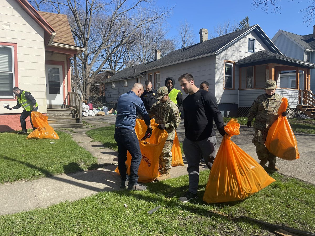 RecruitmentRpd's tweet photo. When mentoring the next generation of Rochester Police Officers our team emphasizes￼￼ that our candidates think “community first”. Yesterday several of the young men and women on our team volunteered to take part in the Lyell-Otis Clean-up Project.
 
#futureLEOs
#communityfirst https://t.co/6lj2GFeVBS