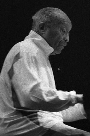 newjazzword's tweet photo. #Impossible 2 add #superlatives 2 the 1973LP of #mature #CecilTaylor (pic:#SOConnor) #piano w. forceful #hammering + responsive #glissandi #TheCompleteLegendaryLiveReturnConcert adds 88 minutes w. #Jimmy Lyons #Sirone + #AndrewCyrille Review: https://t.co/GZe8wdgRKx
#NYC #improv https://t.co/FgbdHlFeWs