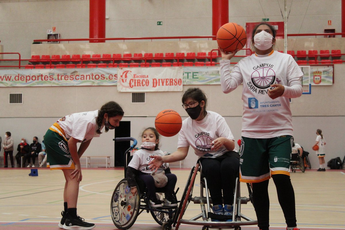 campusrevuelta's tweet photo. Esta mañana hemos juntado a lo mejor de cada baloncesto, hemos hecho equipos... y nos ha quedado un buen rato de baloncesto inclusivo! 💜

@ayto3cantos #Tentam @OffcarrE @Atremo3C @BSnRasgos #AlleyOop23 #Kelloggs @femaddi @FEDEDDF @FMDDF @beballternative #Olimpyc https://t.co/ot8k5WMhbJ