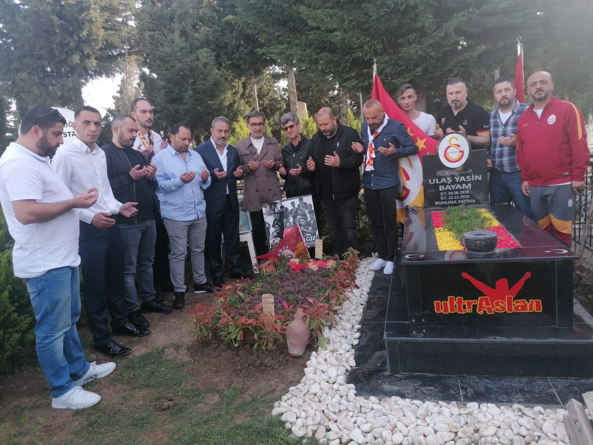 uAYurtici's tweet photo. Sebahattin Reis (@SebahattinReis) Veysel Giley (@VeyselGiley) ağabeyimiz ve temsilciliklerimiz ile birlikte Ulaş Bayam başkanımızı ve Nuran annemizi kabri başında dualarla andık. #uAYurtiçi https://t.co/ojnREC1vxs