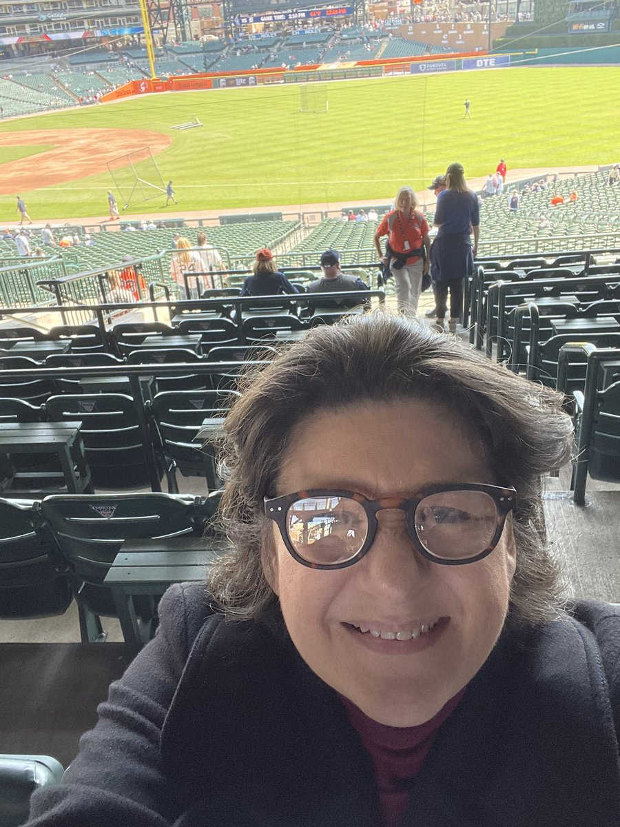 Ya en el Comerica Park Detroit, esperando el HIT 3000 de <a href="/MiguelCabrera/">Miguel Cabrera</a> y el Alma Llanera de <a href="/TIOSIMONnews/">Simón Díaz</a> 🇻🇪