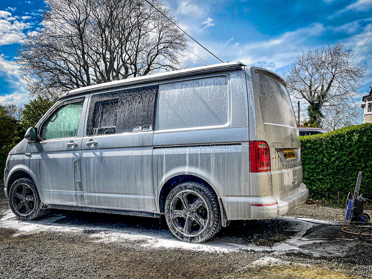 Anyone else find cleaning the van therapeutic or is it me?
@VWtMagazine #VWT6 @Campervan_Mag @SlimsDetailing