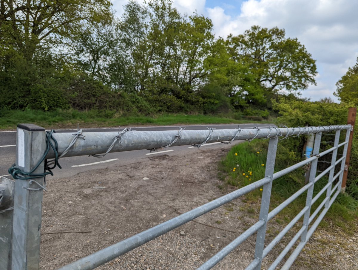 jiberjaber's tweet photo. When the farmer doesn't want you on their land.... #gripped #letsoffroad #essexCountryside https://t.co/D1vngaHr5n