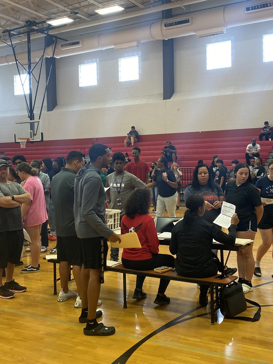 judson_jaguar's tweet photo. Physical day at JHS! JMS coaches/athletes are up bright and early to take advantage of this amazing opportunity! #ReadyForNextYear #FreePhysicals #JaguarAthletics @JudsonISD @JISD_ATHLETICS https://t.co/Hanj3swt5T