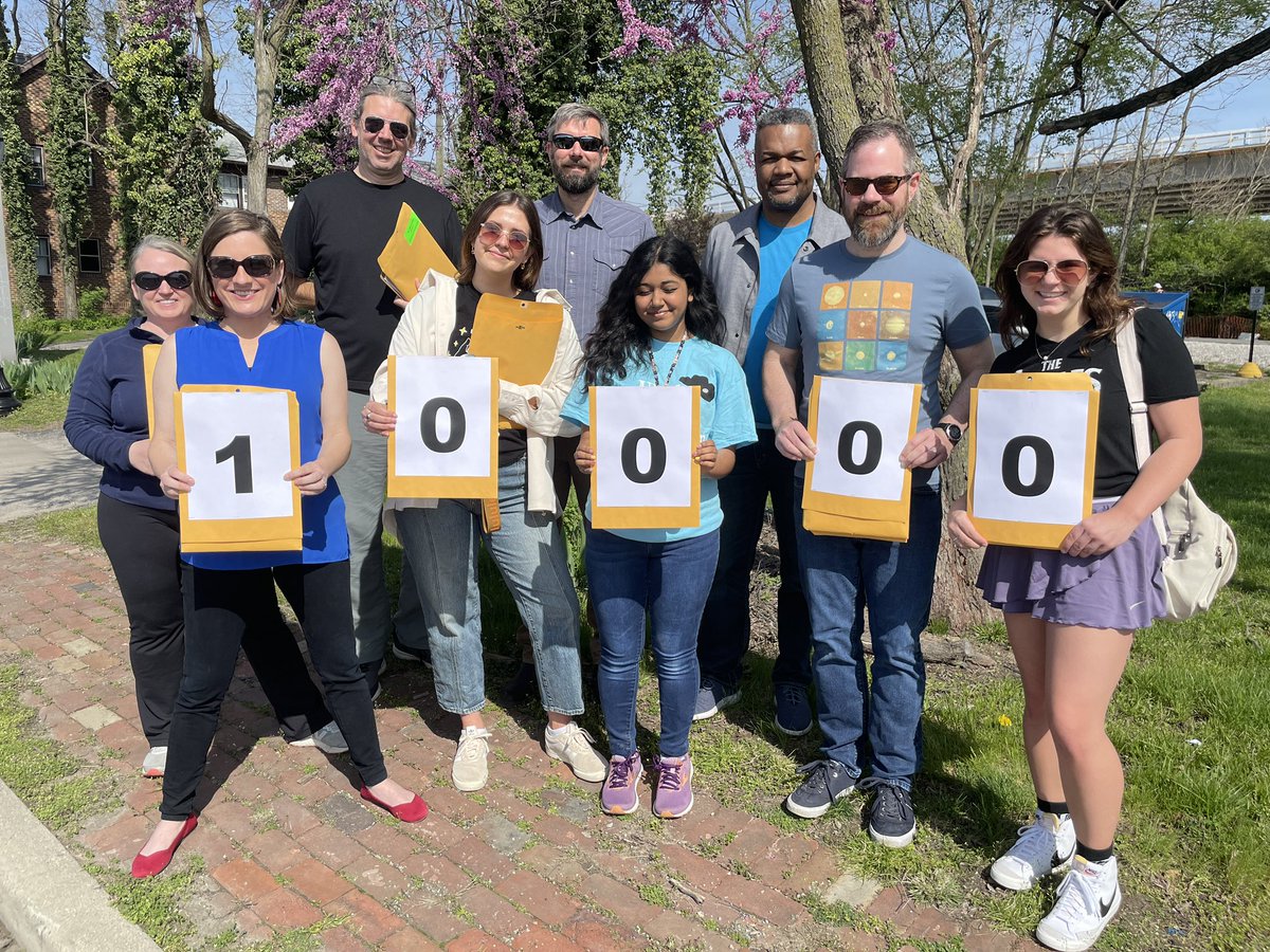 Ashley_B_Eason's tweet photo. Team Eason is celebrating 1️⃣0️⃣0️⃣0️⃣0️⃣ today! That’s TEN THOUSAND doors knocked, bells rung, literature dropped, & voters reached.
If we haven’t met you yet in #INSD46, we’ll see you soon! Our volunteers are out today sharing about Ashley and how to vote in the May 3 primary. 🗳 https://t.co/JwDE781Js5