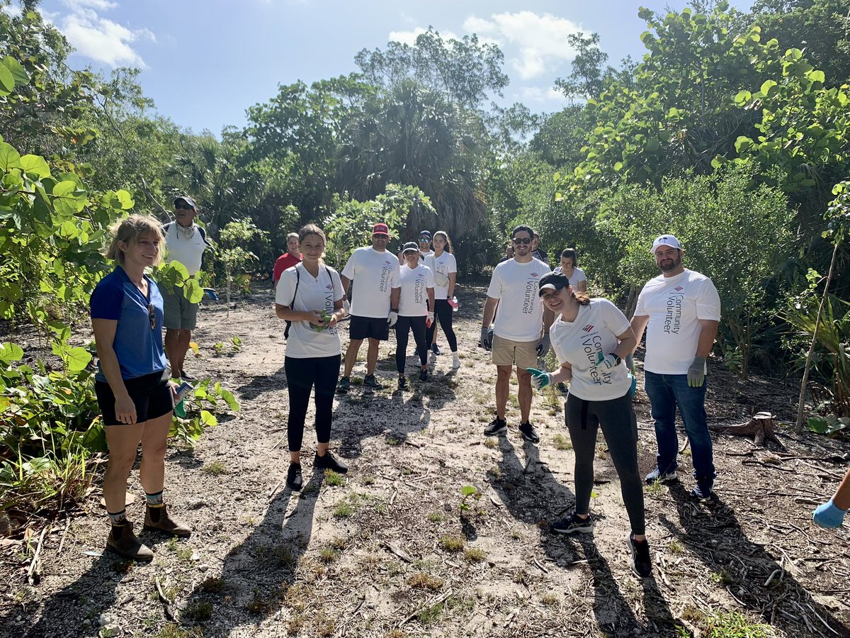 _ChristineScott's tweet photo. So glad our @BankofAmerica team is back together for #GlobalServiceMonth! Thanks to our #Miami Talent Council for leading a beach cleanup with @FrostScience - love to see our #BofAVolunteers back in action for #EarthDay2022 ♻️☀️ https://t.co/bEWi3HDlYr
