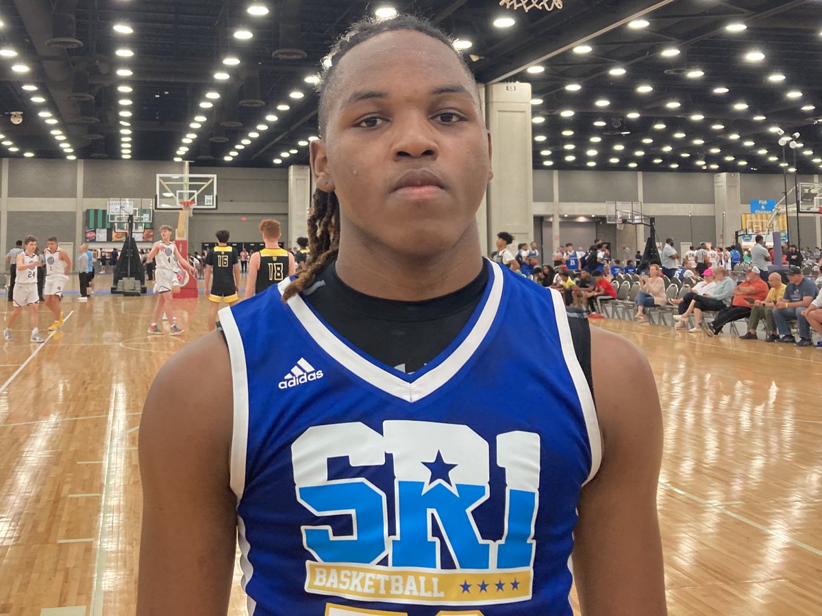 PG Courtenus Scott showed a great ability to score and distribute the ball. Smart with the ball in his hands and can really break down a defense with all his tools. <a href="/SR1AllStars/">SR1 All-Stars</a> <a href="/ny2lasports/">NY2LA SPORTS</a> #GrassrootsShowcase2K22 #TGBA