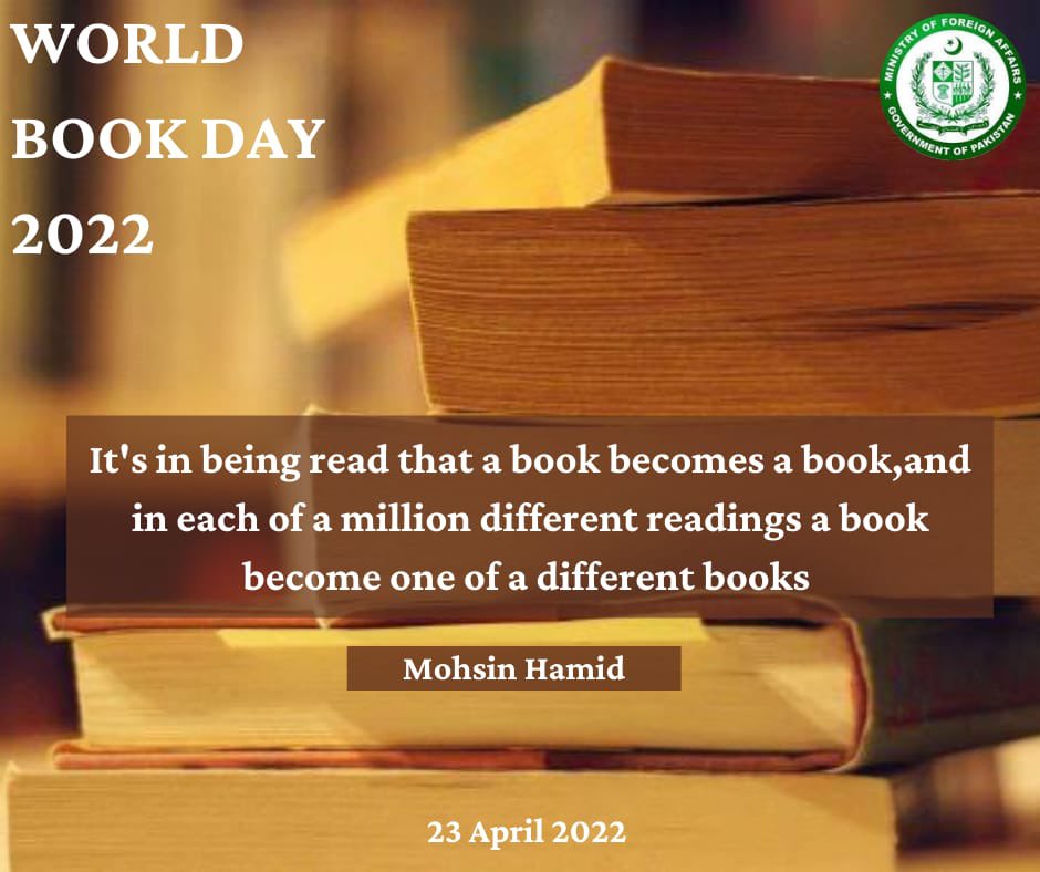 Wishing all readers a voluminous #WorldBookDay2022 ❗️

💬: ‘It's in being read that a book becomes a book, and in each of a million different readings a book become one of a million different books..’ #MohsinHamid 

📖🕯📚🔖