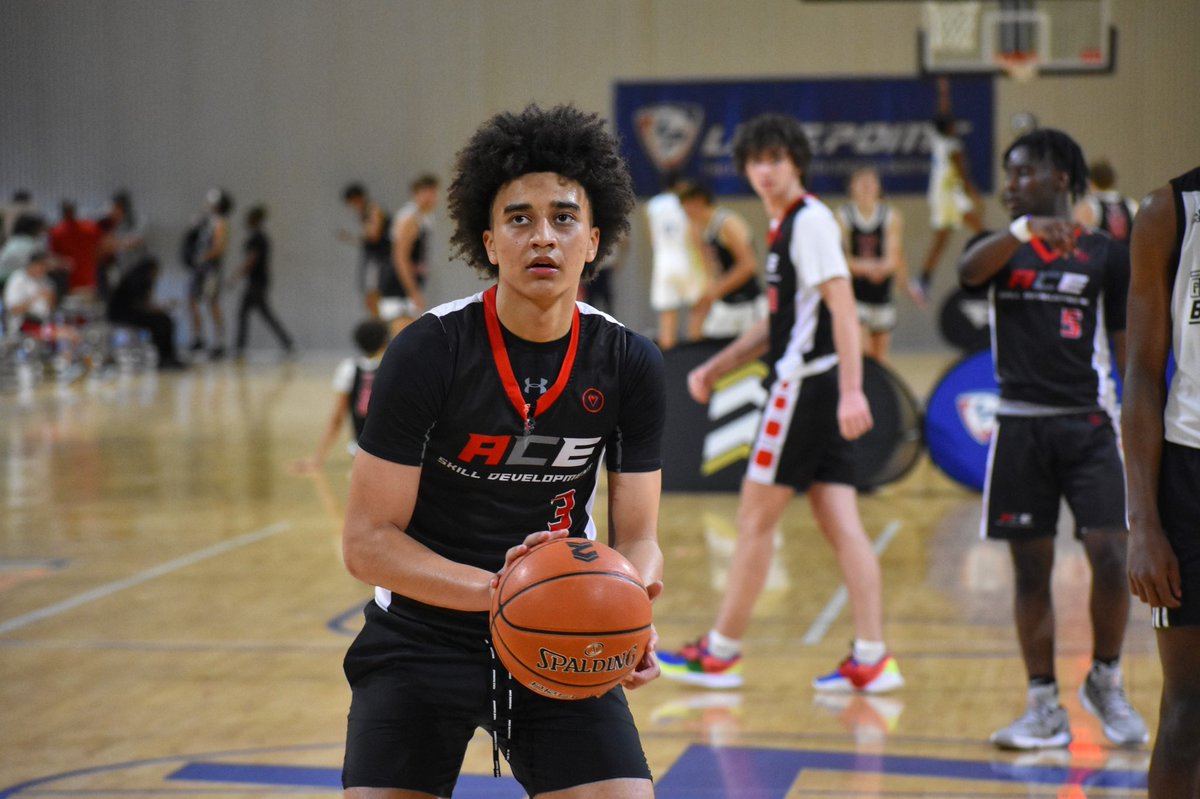RYZEHoops's tweet photo. There’s a ton to like about the ACE Elite backcourt Brandon Nelson &amp; Joshua Stevenson. They are a great and very different 1-2 bunch that can both score at a high level and make plays for teammates. They combined for 48 points in a win over Georgia South.  @ACESDCHARLOTTE https://t.co/sJCEp4uxC1