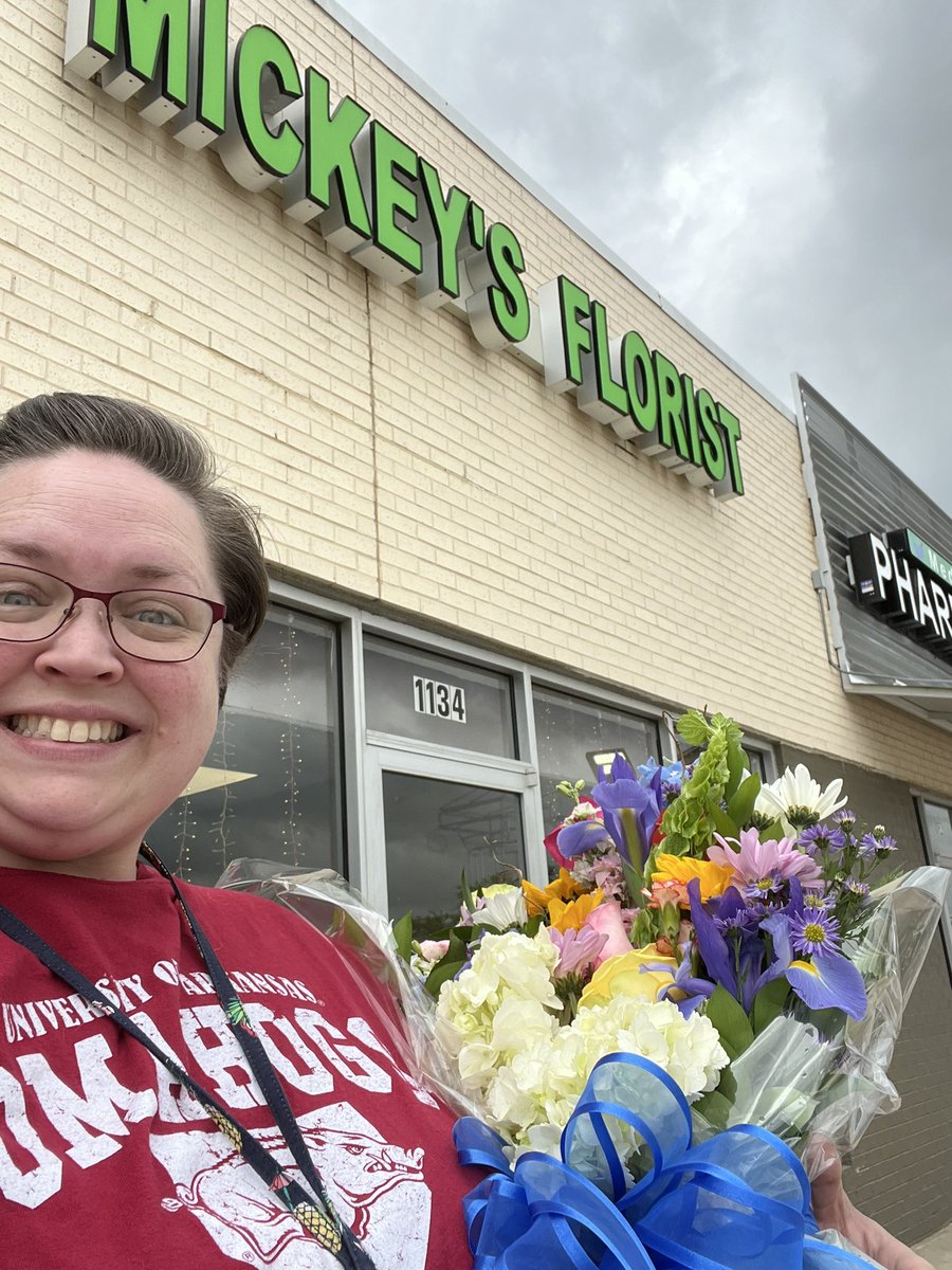 HebronProm's tweet photo. Thank you, @MickeysFlorist for such a gorgeous bouquet for our Prom Queen!! We can’t wait to crown her, but I’ll hold the bouquet for now &amp; pretend it’s me! 😍 https://t.co/0LFkOanQcU