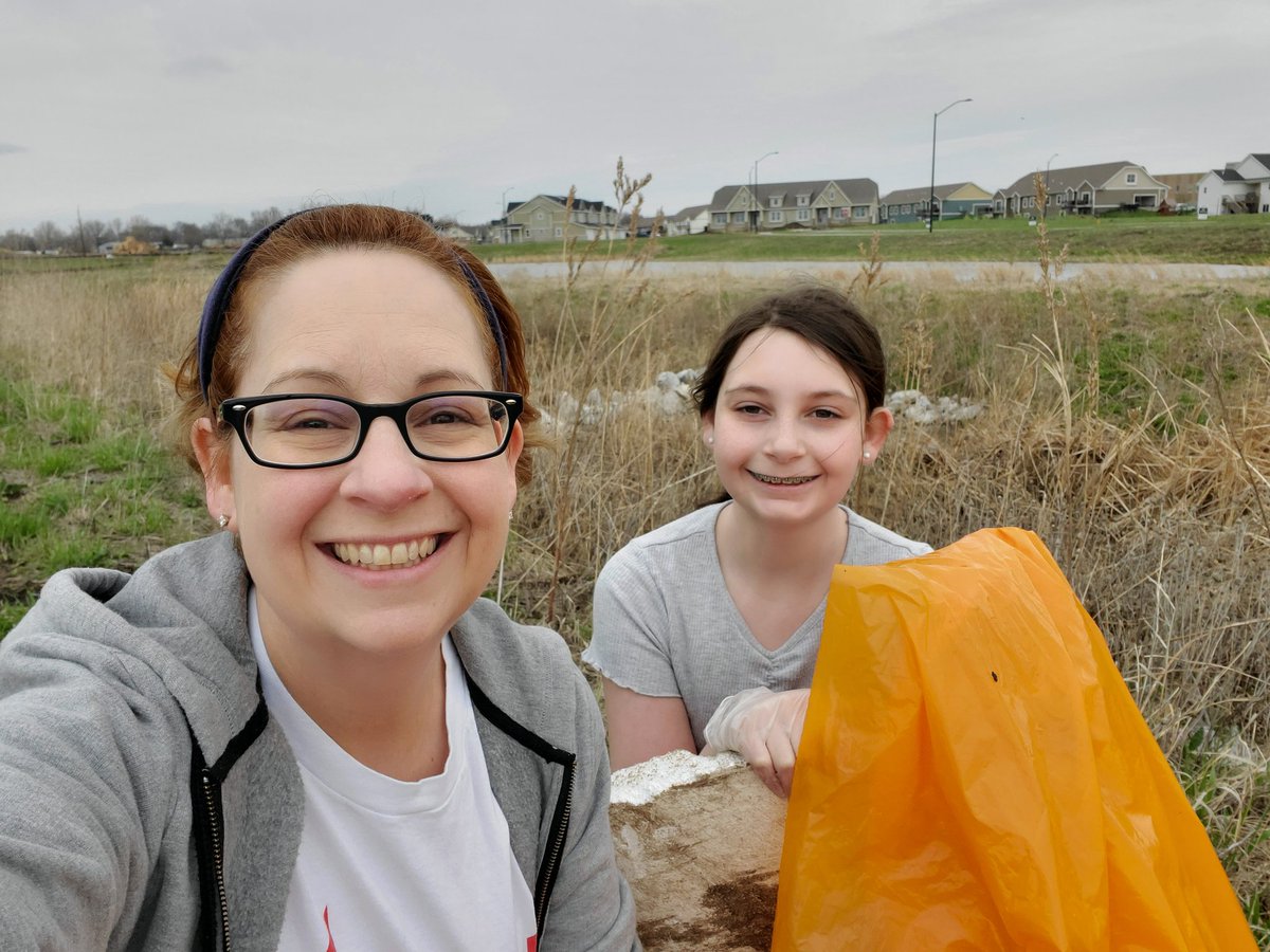 MatsonForHouse's tweet image. #TeamMatson out doing #EarthDay2022 #community cleanup in #HD42 with the @CityOfAnkeny today!

Looks like some animals (muskrats?) got creative in building their house. After much debate, we decided to leave it since it's paper &amp;amp; we didn't want to collapse their home.
#BeAPartner