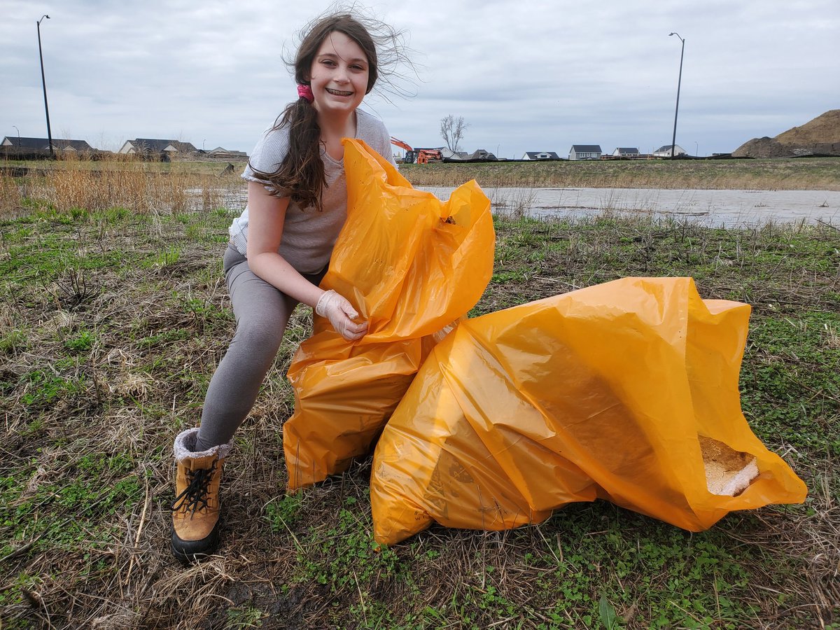 MatsonForHouse's tweet image. #TeamMatson out doing #EarthDay2022 #community cleanup in #HD42 with the @CityOfAnkeny today!

Looks like some animals (muskrats?) got creative in building their house. After much debate, we decided to leave it since it's paper &amp;amp; we didn't want to collapse their home.
#BeAPartner