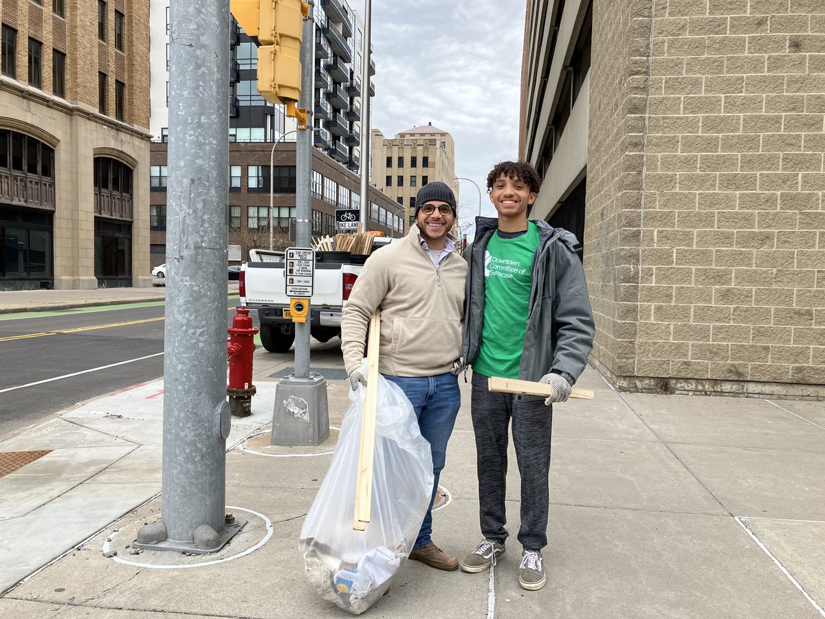 downtownSYR's tweet photo. Happy Earth Day! 🌎
Thank you to our 2️⃣2️⃣5️⃣+ volunteers who dedicated part of their Saturday (and in some cases, Friday!) to help make sure Downtown Syracuse is ready to welcome Spring!🌷🌼🌷🌼 https://t.co/2S3WfIZNNa