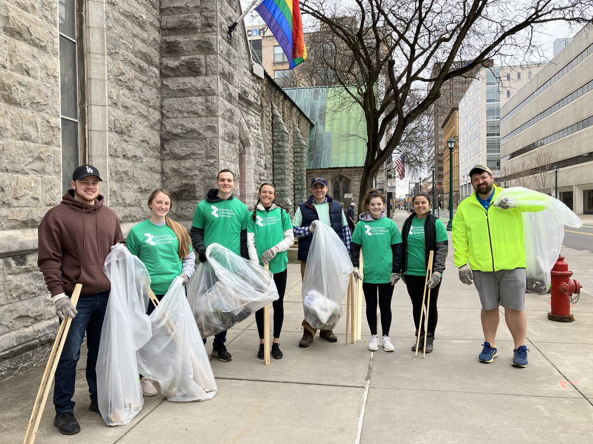 downtownSYR's tweet photo. Happy Earth Day! 🌎
Thank you to our 2️⃣2️⃣5️⃣+ volunteers who dedicated part of their Saturday (and in some cases, Friday!) to help make sure Downtown Syracuse is ready to welcome Spring!🌷🌼🌷🌼 https://t.co/2S3WfIZNNa
