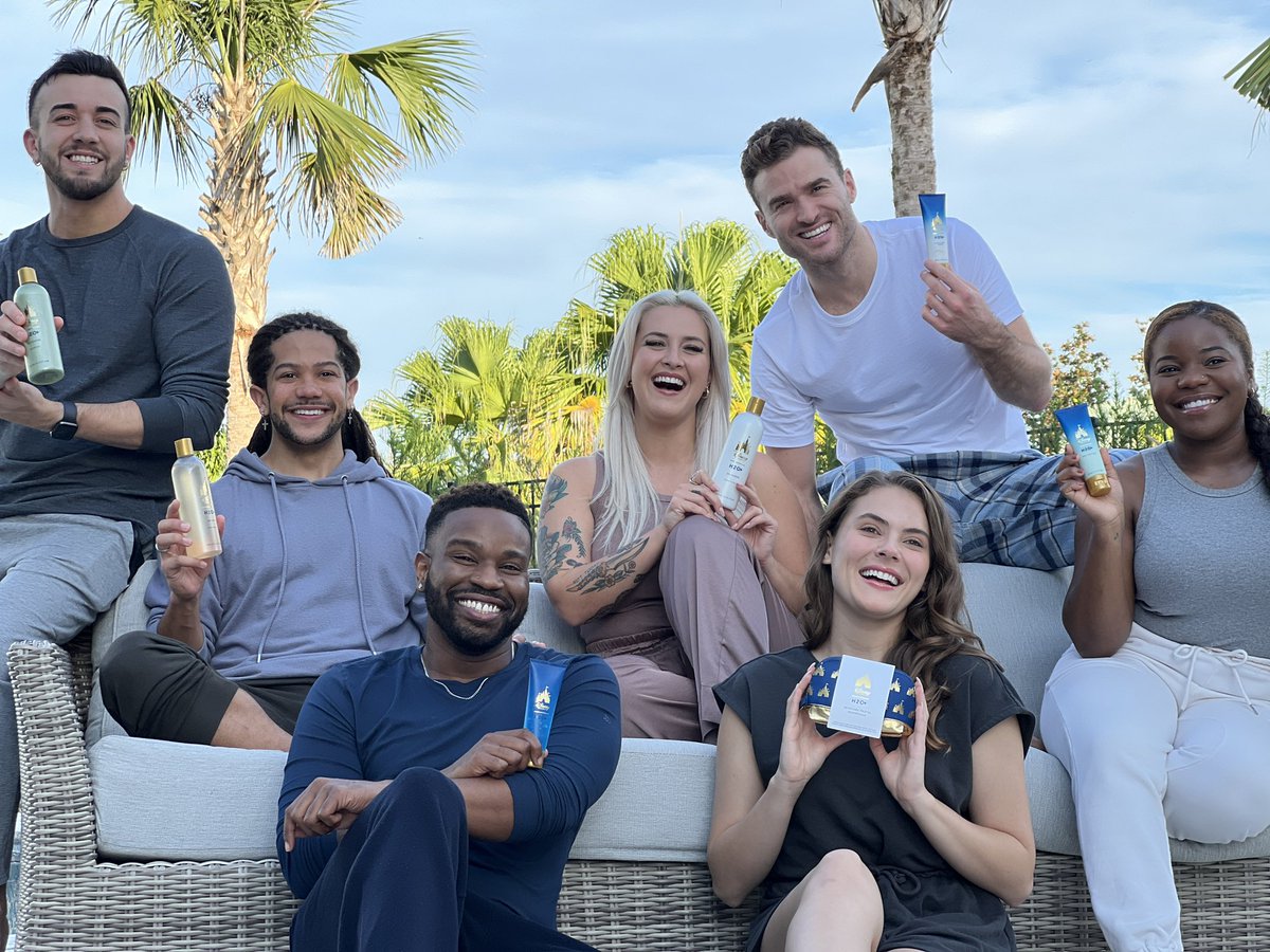 DCappellaMusic's tweet photo. One little spark of inspiration from @H2OPlusUSA and their Castle Favorites is all we need for a little self care and relaxation! ✨🏰 Have your own self care day with #H2OPlus Hair &amp; Body Care Favorites, get yours from @shopDisney! 🧼 https://t.co/rkBZqh2x0P #ad https://t.co/s8UtY1ToSQ