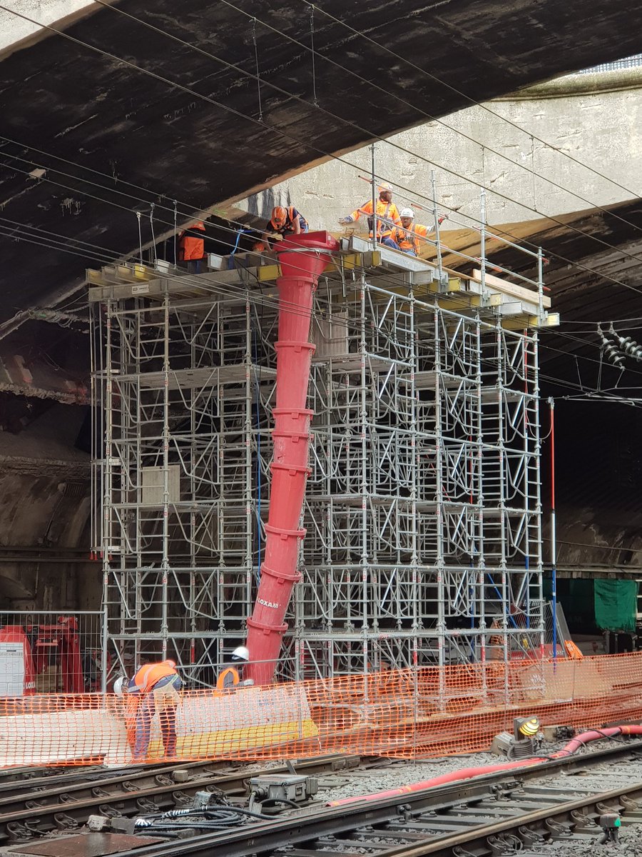 cellule_OTP_SE's tweet photo. Ce weekend, on continue les travaux de rénovation de la voûte Philippe de Girard avec une sécurité optimale.
Cette voûte a tout simplement une centaine d'années !!
@Infrapoleparisest @SNCFReseau 
@LIGNEP_SNCF https://t.co/6JoSqiL6XR