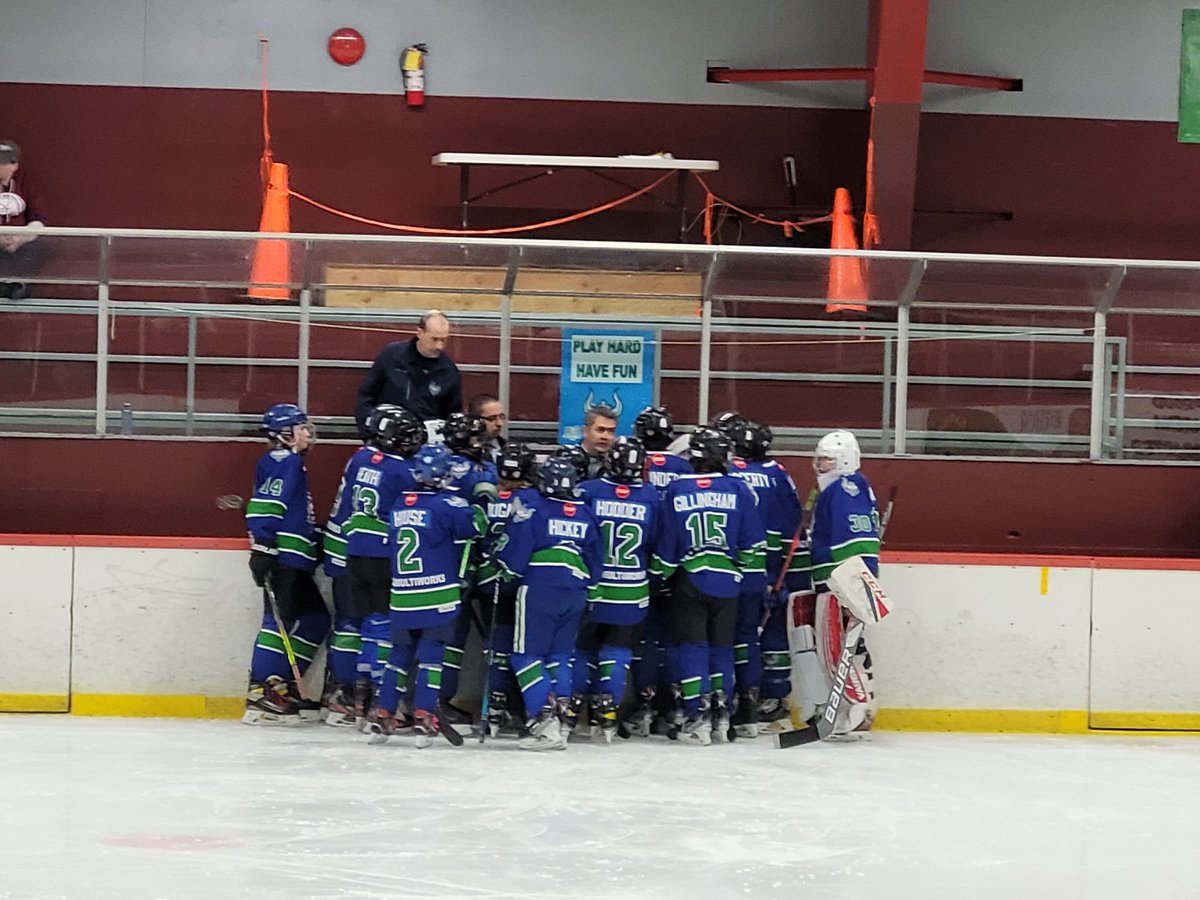 Going for Gold at 2pm! @PmhaWarriors 💚🏒💙