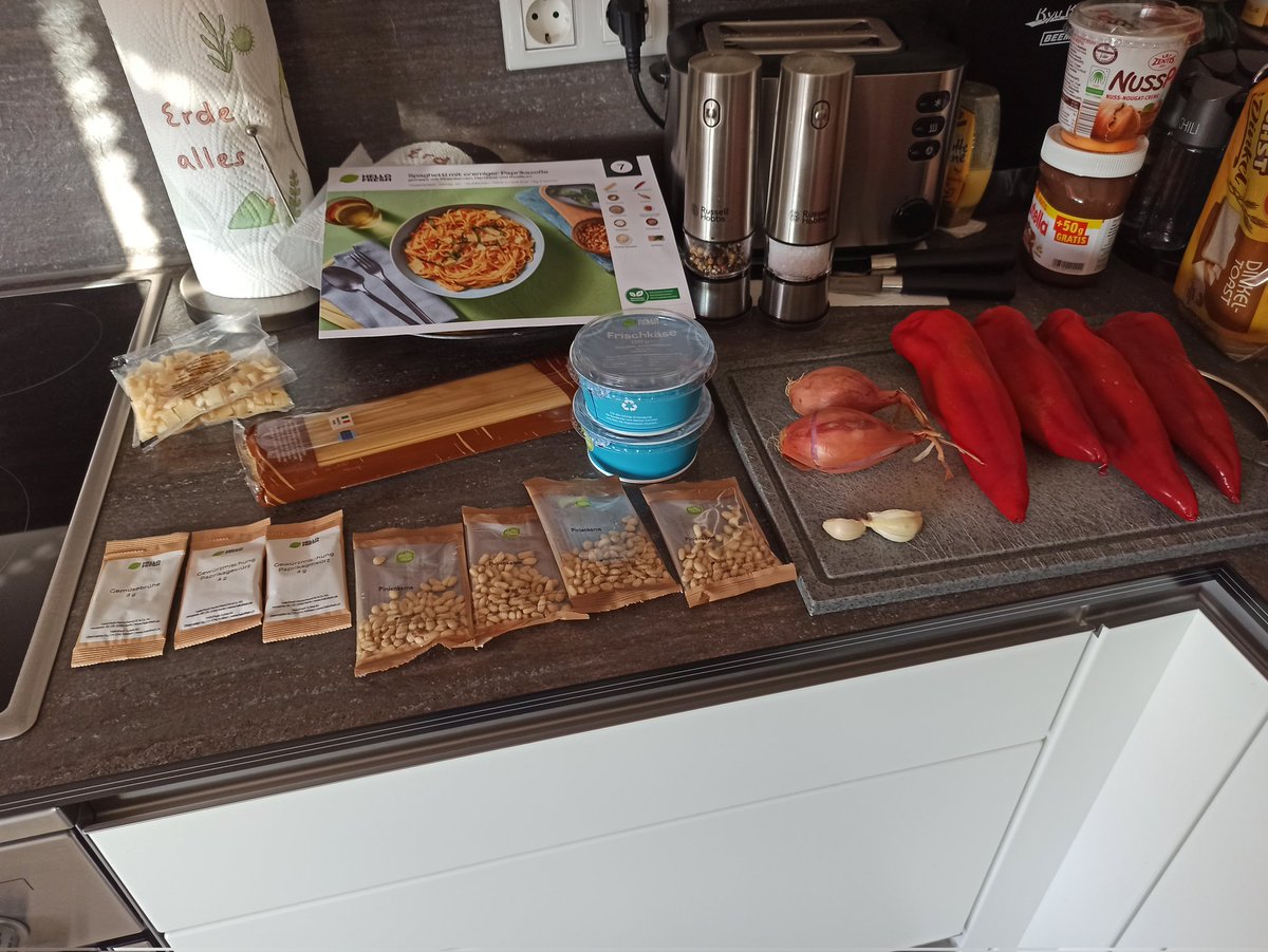 Die Zutaten sind ausgepackt 👩‍🍳 schaut gerne auf Twitch im Stream in ein paar Minuten vorbei 😊