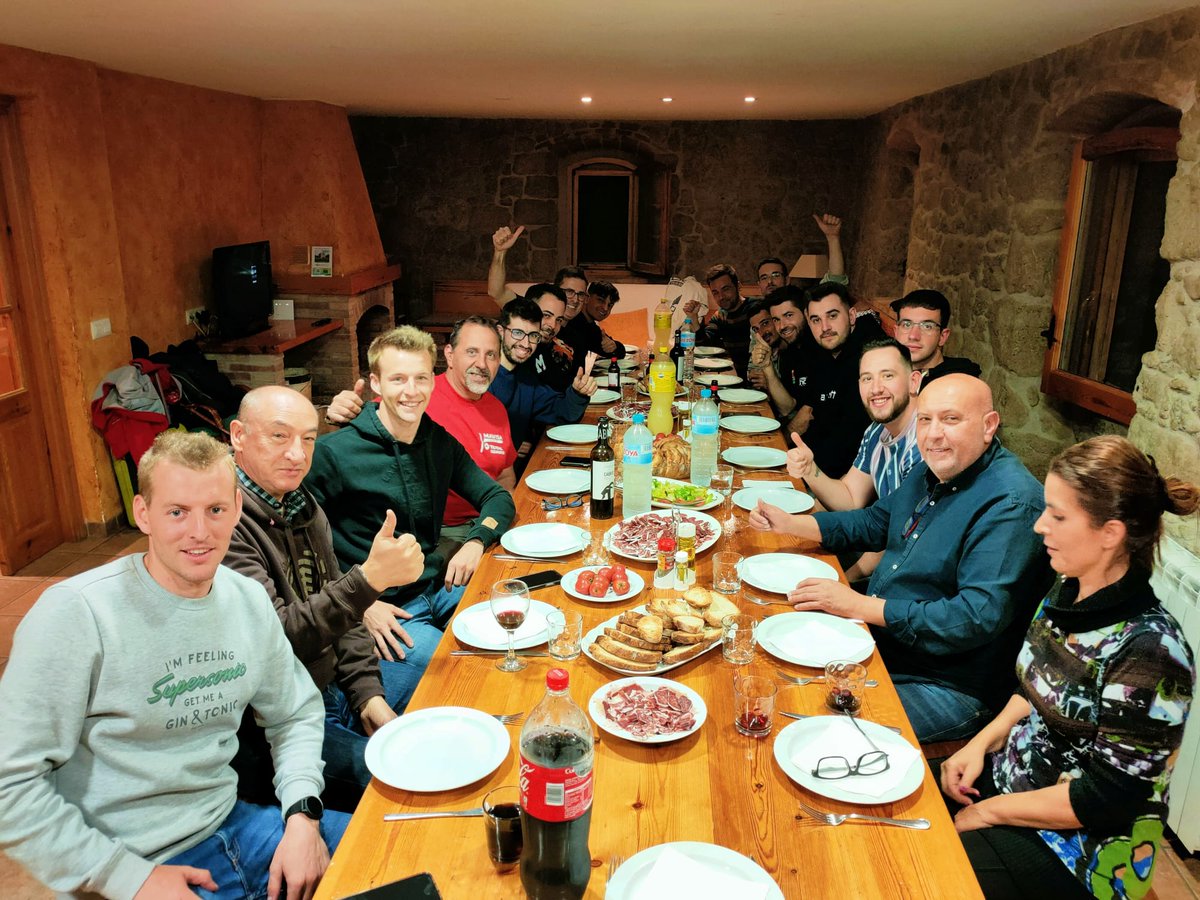 Termina la experiencia codriver. Gracias <a href="/SIMRALLY_es/">SIMRALLY</a>. 
Una experiencia inolvidable con  cantidad de compañeros. Me alegro de conocerlos en persona a todos.Y recogida de trofeos  2021.
<a href="/full_chola/">FULL CHOLA 🇮🇨 CANARIAS 🚀</a>🇮🇨🚀🚀🍌
<a href="/JoseDV_12/">Jose Domínguez Vázquez</a>
<a href="/MiguelPuigAlon1/">Puchi_simracing</a> 
<a href="/marccarrillo27/">Marc Carrillo @tokerosimracing</a> 
<a href="/auzmendi23/">Jon Auzmendi</a>
<a href="/rauldetramo/">Raúl Lavín</a>